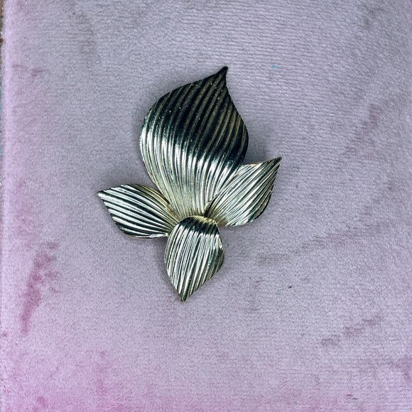 298. Vintage Brooch Leaf Autumn - Picture 1 of 3